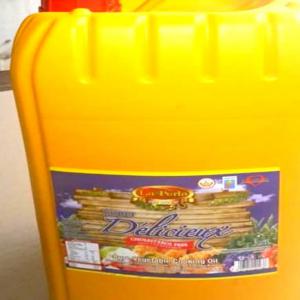  Huile Disponible Au Port De Cotonou - huiles 'nous disposons actuellement 20 contenaires d'huile végétal disponible au port de cotonou.----veuillez me contactez si intéressé.