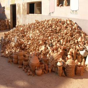  Fabrication Artisanale Partir D'argile - autres nous sommes fabricant artisans de céramique (argile terre cuite) spécialisés dans le domaine de production produits traditionnel en terre cuite pour la cuisine -tagines,  casseroles,  marmites,  cocottes et pour le ménage de table - saladiers,  plats,  plateaux,  …--déco