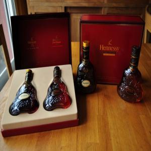  Hennessy Vs, Xo, V.s.o.p Cognac Wholesale - autres hennessy's pure white cognac is a light,  fresh and fruity young cognac designed for easy drinking on the rocks and in cocktails. ----we're delighted to have been able to obtain some,  it's rarely seen outside the caribbean. ----hennessy pure white cognac  ----hennessy black    ref    12    100    43-