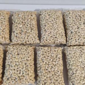  Noix De Cajou Décortiqués - fruits secs et graines grillées nous mettons à la disposition de tous nos chers clients des tonnes d'anacarde brutes et décortiquées (ww240,  ww320,  sw240 )(sénégal,  burkina et benin)