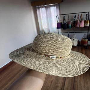  Sacs Chapeaux Raphia Soutenez L'artisanat - Industrie exploitation produits crochetés à la main en raphia,  fabriqués avec amour à madagascar. rejoignez-nous pour une collaboration authentique .devenez revendeur dès maintenant.découvrez nos sacs et chapeaux uniques,  crochetés à la main par nos talentueux artisa