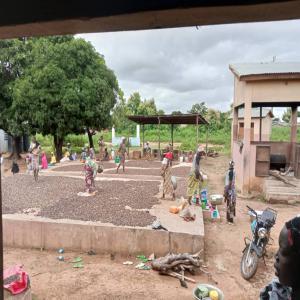  Pure Beurre De Karité - huiles nous disposons actuellement de trois(3) tonnes de beurre de karité pure,  bien conservée dans des conditions idéales à nikki,  au nord bénin. ceci est le fruit de 10 jours de laborieux travail de braves femmes que je me permets d'appeler   les amazones du karit&eacut