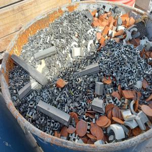  Vente De Déchet Industriel De Ferrite Acier - métaux nous sommes une soci&eacute;t&eacute; de commerce international,  nous proposons des lots de d&eacute;chets industriels - ferrite (acier &agrave; tr&egrave;s faible teneur en carbone).--livr&eacute; dans des futs m&eacute;talliques. 