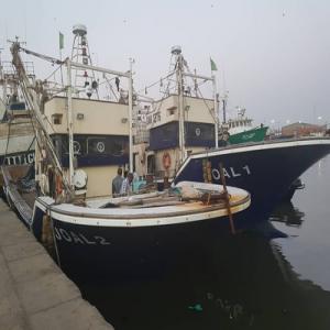  Vente De Bateaux De Pêche - equipement maritime nous vendons 2 bateaux de peche --année 2017,  --peuvent prendre 25 tonnes de poisson par bateaux.--visite technique ok--licence sénégalaise jusqu'à 6 mois --18m de longueur hors tout --largeur 5 m --creux 1, 67 m--jauge brute 18tjb --moteur - kisung marine co ltd - 650 cv 