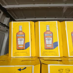  Ricard Format 1l Bouteille - boisson alcoolisée bonjour disponible pastis ricard format. 1l--prix 12.5€ litre--1 palette ----a récupéré sur  barcelone envoie possible ----