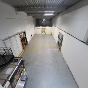  Vente De Fond De Commerce Au Marche De Gros Lyon - fruits et légumes fond de commerce exclusif opportunit&eacute; unique au c&oelig;ur meme du marche de gros lyon corbas. surface total de 600m2 compos&eacute; de 100m2 de bureaux 100m2 de chambre froide positive. 2 quai niveleur de chargement et d&eacute;chargement arri&egrave;re et quai avant. empla