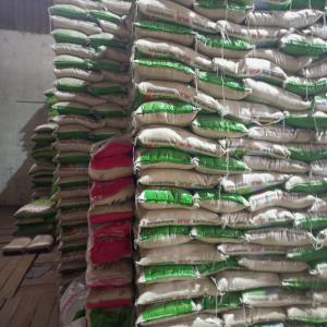  Riz Thaïlandais Et Indien Vendre - céréales nous mettons en vente 40.000 tonnes de riz thaïlandais et indien 5% et 25% brisure. le stock se trouve à abidjan,  à la zone industrielle de yopougon. le prix est de 500.000 fcfa la tonne.--pour toute personne intéressée veuillez me contacter. 
