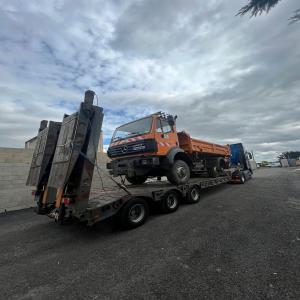  Mercedes Benne 4x4 Actros 2031 - transport transit logistique bonjour----disponible à la vente----type- camion tri benne --marque- mercedes benz --modele- actros --annee- 1998--kilomètres- 187000--moteur 6 cylindres --puissance- 310 chevaux --boite mécanique--plaque setra --remorquant ----camion pret  à travailler----excellente cond