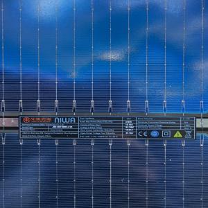  Panneau Solaire Monocristallin 415 Watts Neuf - energie renouvelable panneau solaire monocristallin neuf 415 watts 3092 pi&eacute;ces (4 semi remorques) sur paris. model type product name jw hd108n 416 solar module 