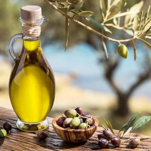  Huile D'olive - huiles nous sommes fournisseurs d'huile d'olive et nous nous engageons &agrave; fournir un produit de plus haute qualit&eacute; pour r&eacute;pondre &agrave; vos besoins sp&eacute;cifiques. notre produit est disponible en grande quantit&eacute; pour &eacute;tablir des contrats &agrave; long terme ou con