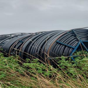  Bobines De Tuyau D'irrigation En Polyethylene. - autres --longueur 800m. résistant à de très hautes temperatures,  perçage tous les dix métres. ideal pour maraichage. disponible 35 km.