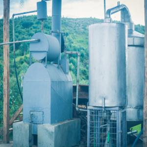  Vente Alambic Pour Huiles Essentielles Madagascar - matériels machines nous mettons en vente un alambic à huiles essentielles complet comprenant -----> un cucurbite en tôle inox 20/10,  capacité 2000l avec - un chapiteau à joint d'eau et col de cygne séparé,  un tamis conique,  un échangeur démontable pour gingembre--