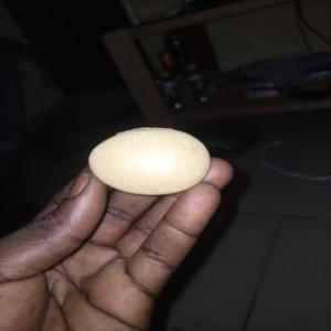  Tres Serieux - métaux nous disposons de  la pierre  lonsdaléite ,  un des diamants les plus rares,  que nous mettons en vente aux prix de 100 millions de fcfa.