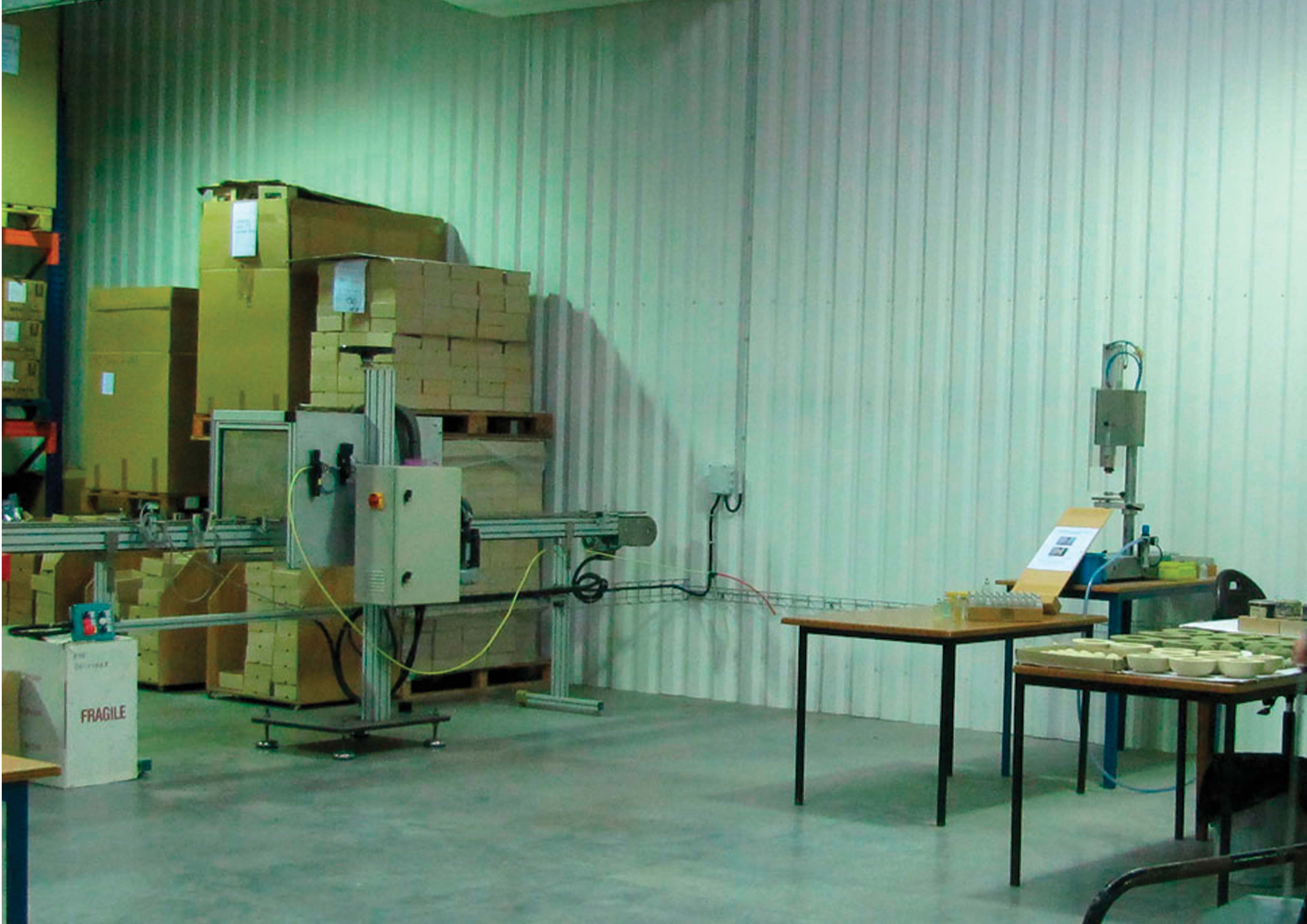  Machine Manchonner Tous Flacons Verre Ou Pvc - jus concentré sirop machine comprenant un tapis transfert en alumium reglable --et un poste de chauffe réglable rockwell automation  ... (suivi de mise en route possible par le constructeur 