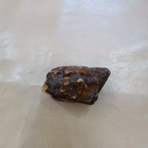  Météorite Rare Pour Vente - pierre roche bonjour --je mets en vente une pierre météorite rare qui fais environs 285 grammes .--pour plus d'informations n'hésitiez pas de nous contacter .--salutations  
