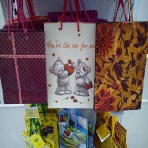  Paper Bag - other dear sir/madam,  (hs 481950)--we would like to offer- paper bag. material - art paper,  kraft paper,  glossy paper,  etc.. finishing - embossing,  die-cut,  uv varnish,  etc.. cord material - nylon,  cotton,  etc.. printing available at least 6 colors assortment. usage- shopping bag,  food bag,  groceries bag, 