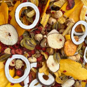  Fruits Déshydratés - fruits secs et graines grillées chaque fruit est r&eacute;colt&eacute; &agrave; maturit&eacute; puis tranch&eacute; et s&eacute;ch&eacute; par notre producteur. en fonction du fruit,  la temp&eacute;rature et le temps de s&eacute;chage sont diff&eacute;rents afin de conserver tous les bienfaits de celui-ci.----tous nos fruits d&eac