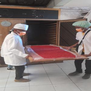  Baie Rose Et Piment Pili-pili De Madagascar - épices aromates nous disposons du baie rose de 2000kg,  bien trié et produits déjà traité(traitement thermique). baie rose- 11€/kg prix caf----le piment pili-pili est aussi disponible,  avec une quantité de 250kg,  c'est un produit bien trié et traité. piment pili-pili-