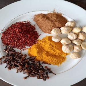  Epices Indonésiennes - épices aromates unique structure légale indonésienne en france recherche clients pour ses produits - cannelle en bâton,  noix de muscade,  clous des girofle,  poivre noir et blanc,  gousse de vanille,  et aussi en format poudre. en plus des épices,  nous fournissons aussi des fruits tropicaux -