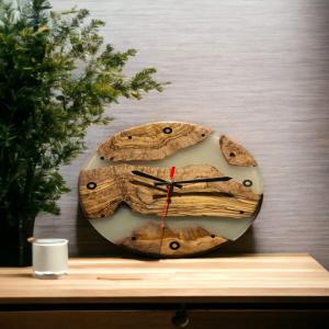  Montre En Bois D'olivier Avec Résine Pour Maison - autres nous sommes a la recherche de nouveaux partenaires pour élargir notre activité,  on fournis des articles unique en bois d'olivier avec résine --n'hésitez pas a nous contacter pour plus de détails 