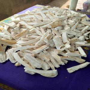  42,5 Tonnes De Cossettes De Très Bonne Qualité - féculents la cellule de digitalisation multi-sectorielles de plusieurs coopératives et unions de agricoles du grand centre de la côte d'ivoire--met à votre portée au moins 500 sacs de cossettes de manioc pour la farine sans gluten pour pain et la pâtisserie. ----si vous etes i