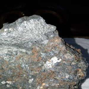  Vente De Pierre Précieuse - pierre roche une pierre précieuse appeler roche météorique est en vente la roche est tellement énorme et lourde si vous etes intéressé appeler ou écrivez moi sur email 