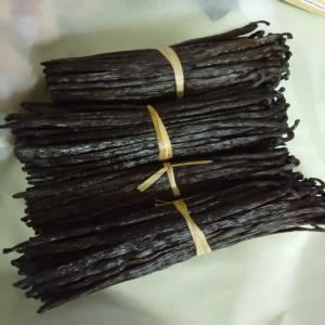  Vanille Madagascar - épices aromates nous proposons de vanille gourmet rouge et noir,  parfumée,  souple,  16 montée et plus. merci de nous contacter si intéressé. 