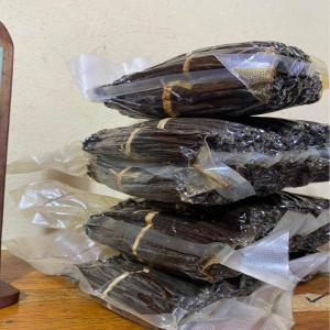  Madagascar Vanilla Beans - aromatic spices we export the bourbon vanilla and give to our customers ( retail wholesale industry ) the best product at the best price. specification moisture 30% 35% vanillin 1 6% 2 4% length 15cm 20cm maturity 100% payment terms t/t transfer or other delivery lead time with 7 working days via 