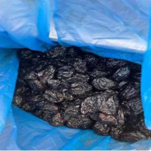  Pruneaux Secs - fruits secs et graines grillées sauf vente entre-temps--2 lots de 10 tonnes chacun de pruneaux secs en vrac--conditionné en colis de 5 kg--origine argentine--calibre 30-40--prix au kg départ france 3.17€ pour un lot de 10 tonnes--prix au kg départ france 3.05€ pour achat des 2 lots de 10 tonnes soit 20 tonnes-