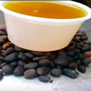 Vente d'Huile de palmiste Bio - huiles salut chers tous,  nous disposons actuellement de 6.000 litres d'huile de palmiste à danane à l'ouest de la côte d'ivoire. nous recherchons un partenaire acheteur sérieux pour la vente. 