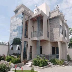  Très Belle Villa Vendre Située Kinshasa - mine terrain concession très belle villa meublée à vendre située dans la ville de kinshasa précisément au quartier kinkolé.--pour plus de détails et photos contactez l'agence au numéro whatsapp 