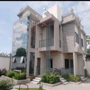  Recherche D'une Client Pour Cette Villa - mine terrain concession l'agence immobili&egrave;re met &agrave; votre disposition la vente d'une magnifique villa meubl&eacute;e avec piscine situ&eacute;e dans la ville de kinshasa pr&eacute;cis&eacute;ment au quartier kinkol&eacute;. prix 700.000$ . tous les documents administratifs de cette villa sont disponibles