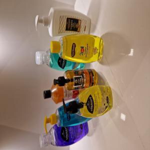  Produits D'hygiène Et De Soins Corporels - hygiene entretien savons,  shampoings,  gels douche,  cr&egrave;mes pour bain ; lingettes humides,  etc. --stock important ; livraison partout en ue et dans le monde.--fabrication turque,  prix en euros,  d&eacute;part entrep&ocirc;t en pologne.--demandez notre catalogue.