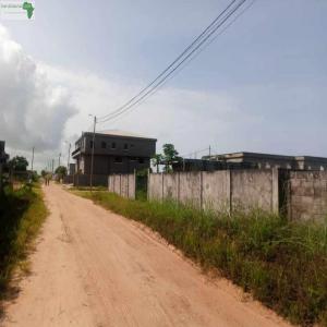  Parcelles Jumelees Mahinga - mine terrain concession   le seceteur immobilier ,  c'est la meilleure banque la ou il faut placer son argent   --voici 2 parcelles jumelees de 1000m2 a vendre au quartier mahinga ,  dans la zone  japon non loin de la plage - les  deux terrains sont tout a fait sec et plat avec un bel emplacement a l'angle ,  accompagne d'une