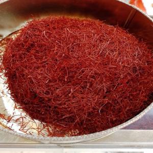  Vente De Safran - épices aromates je propose du safran en gros au cameroun,  provenant directement d'iran. il est conditionné en boîtes. expédition assurée dans tout le cameroun.--