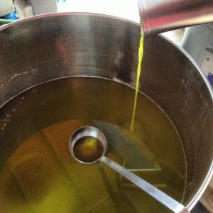  Huile D'olive - huiles je recherche des acheteurs pour mes produits de huile d'olive vierge de bonne qualit&eacute; ,  et je souhaite rechercher de nouveaux clients afin de partager nos produits sur le march&eacute; europ&eacute;en (algerie).