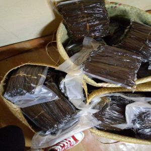  Wholesale Vanilla Beans From Madagascar - aromatic spices we offer best quality vanilla beans from madagascar . specification item name vanilla beans length 17cm 20cm moisture 30% 35% vanillin 1.6% 2 4% application ice cream pastry extraction cake recipe scientific name vanilla planifolia delivery lead time within 7 working day maximum appear