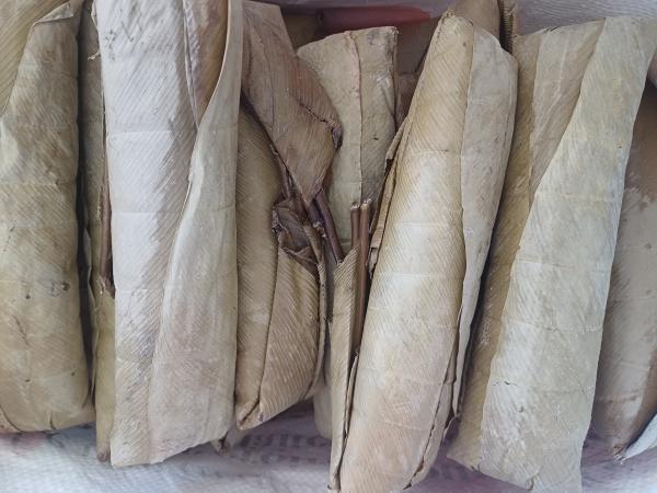  Chikwangue - fruits et légumes  nous sommes une coop&eacute;rative de jeunes filles. nous vendons en gros du manioc ( chikwangue frais) fumbwa safou arachides banane plantain saka saka p&acirc;te d'arachide l'huile de palm.en provenance du congo brazzaville. arrivage tous les jours par avion. nous livrons