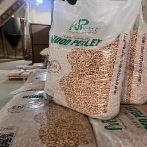  Pellets Granulés De Bois - energie renouvelable fournisseurs de pellet de bois a1 certifié enplus avec une usine de production d'une capacité de 15 000 tonnes par mois. --pret a livrer sur tous les ports a un prix compétitif. interessés ,  veuillez me contacter. cordialement.