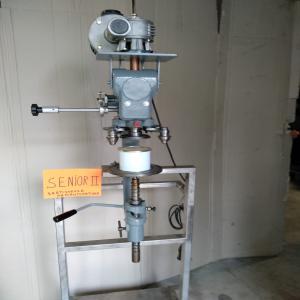  Sertisseuse Mod. Senior Ii Ce - matériels machines sertisseuse semiautomatique pour boites ronde avec diametre 56 163 mm et h. 20 250 mm. moteur v 380/50 install&eacute;&egrave; sur un support inox avec 4 roues. rendement 2/300 pc &agrave; l'heure selon ouvrier. boite roulante