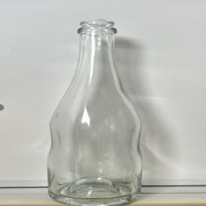  Destockage Bouteilles Verre - vins d&eacute;stockage d'un important lot de bouteille neuve en verre transparent de 70cl forme champenoise prix tr&egrave;s int&eacute;ressant merci de nous contacter .