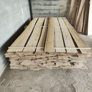  Planches De Surf En Paulownia. - bois charbon fibre 1 5 m&egrave;tres cubes de planches de paulownia de 10 &agrave; 30 cm de large 10 mm d'&eacute;paisseur et 2 5 m&egrave;tres de long bien secs. sci&eacute;s bruts sur deux faces ils pr&eacute;sentent leur c&ocirc;te ou leur &eacute;corce naturelle. le co&ucirc;t total du bois est de 900 ( 6
