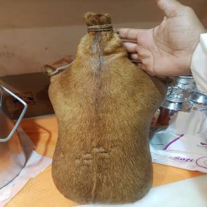  Artisanaux Traditionnels Outre Beurre Eau - autres artisanaux traditionnels nous fabriquons des **outres &agrave; graisse / beurre** et des **outres &agrave; eau** en alg&eacute;rie selon les m&eacute;thodes traditionnelles. nous aimerions savoir s'il est possible de trouver des clients int&eacute;ress&eacute;s pour ces produits en france et da