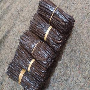  Vanilla Beans Supplier From Madagascar - aromatic spices specification item name vanilla beans length 14cm 20cm moisture 30% 35% vanillin 1.6% 2 4% application ice cream pastry extraction cake recipe scientific name vanilla planifolia delivery lead time within 7 working day maximum appearance soft flexible vanilla beans packaging details ca