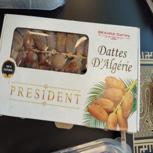  Dattes Deglet Nour - fruits et légumes soci&eacute;t&eacute; productrice sp&eacute;cialis&eacute;e commerce international vous pr&eacute;sente un nouveau n&eacute; du sud d'alg&eacute;rie pour le march&eacute; mondial des dattes  de haute qualit&eacute;s fra&icirc;ches directe  de nos cultures au sud d'alg&eacute;rie branch&eacute;es deg