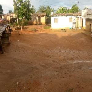  Vente Urgente Terrain Titre Avec Maisons Mfou - mine terrain concession vente urgente d’un terrain titre et loti avec des maisons dessus a mfou---	prix- 12.000.000 fcfa le tout (non discutable)---	superficie- 699m2---	description- à 100 fcfa en moto du centre ville de mfou ---	types de projets possibles - mini citées,  résidences privées----ag
