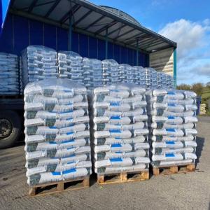  Wood Pellets - wood charcoal fiber pellets de bois de haute qualité !!granulés de bois - haute qualité,  a1 en plus respectueux de l'environnement et efficaces ! nos granulés de bois sont le combustible idéal pour votre cheminée,  poele ou chauffage. avec une teneur en cendres de seulement 0, 7 