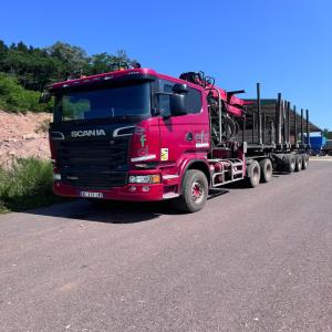  Camion Grumier Forestier - bois charbon fibre scania r620 796000 km &eacute;quip&eacute; grue epsilon 300 ann&eacute;e 2018 double t&eacute;lescope remorque friedrich directionnel ann&eacute;e 2016 rond a bille chang&eacute; sur les 3 essieux . bon &eacute;tat camion suivie et entretenu par concessionnaire .(france)
