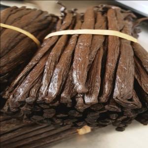  Gousses De Vanille De Madagascar - fruits secs et graines grillées composition - 100% gousse type gourmet - madagascar caractéristiques - bourbon,  grasse,  souple,  enivrante,  sucrée usages - pâtisseries,  desserts,  gâteaux,  crèmes,  glaces