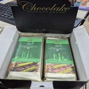  Chocolake De Dubaï La Pistache Exclusivité - produits sucrés  nous proposons le nouveau produit &agrave; la mode chocolake le chocolat &agrave; la mode fourr&eacute; &agrave; la pistache nous disposons de la version premium du chocolat 190g  caisse de 10 pi&egrave;ce  caisses par carton 55 cartons sur palette soit 3300 pi&egrave;ces par palet